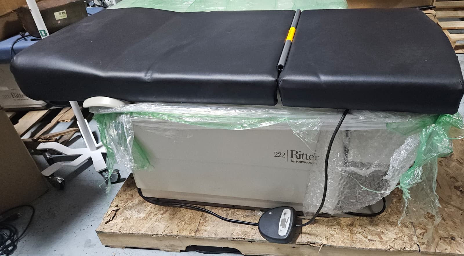 Midmark Ritter 222 Electric Medical Exam Table. Gently used