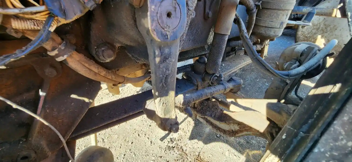 (Used) 2001 Western Star 4900E, FRONT LEAF SPRINGS Front Leaf & Springs  P-63088