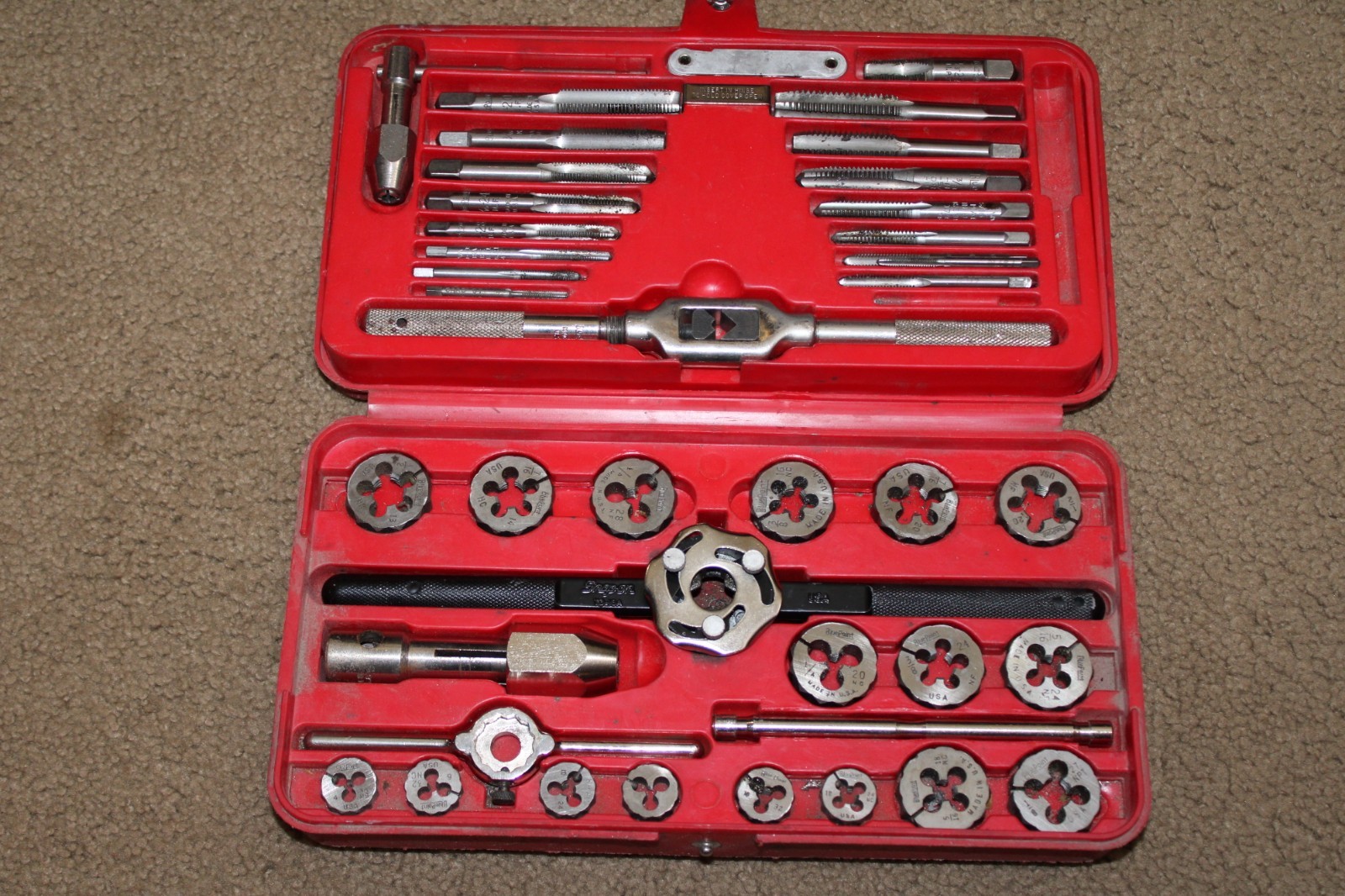 Snap On/Blue Point TD-2425 Tap Die Set. SAE