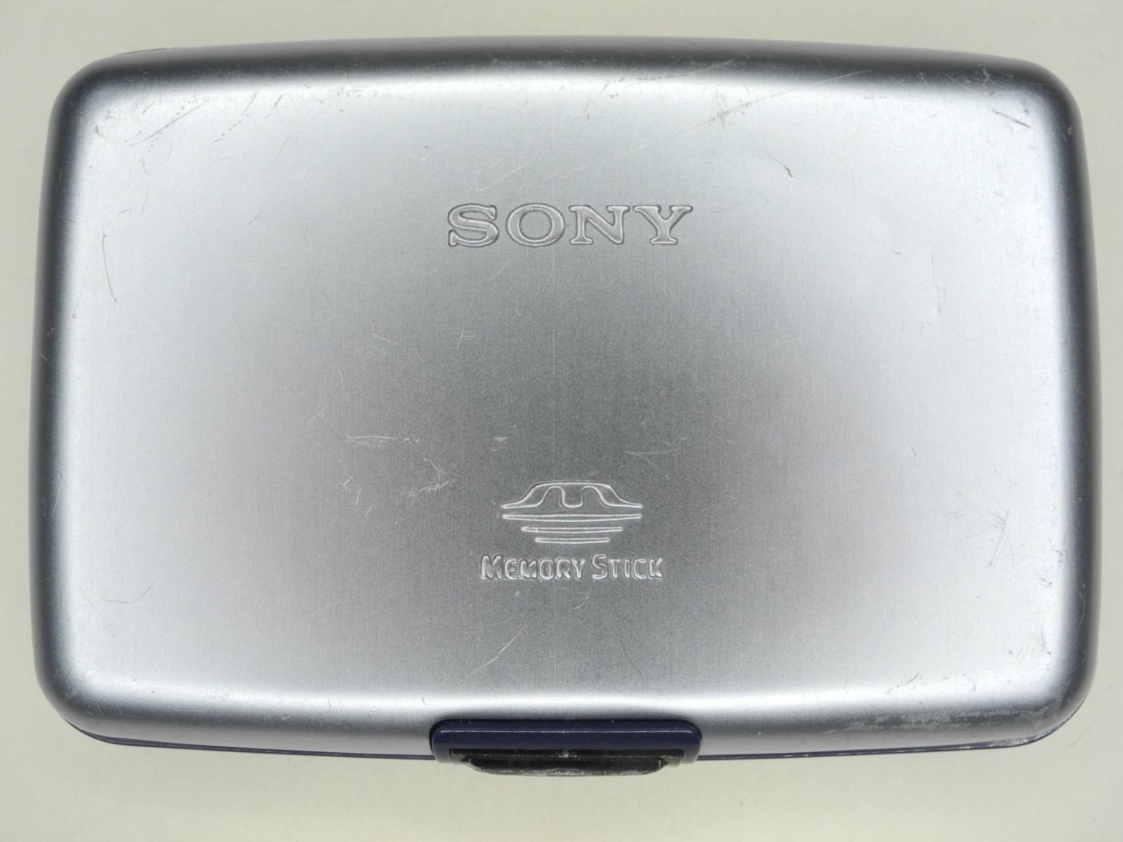 (READ!!!) Sony Carrying Case For 8x Memory Stick Cards (Original Larger Version)