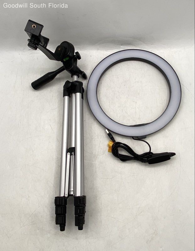 AiXPI Model L210 Ring Light With Adjustable Portable Tripod Not Tested