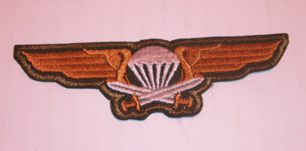 FINLAND ARMY PARACHUTIST 3rd CLASS JUMP WINGS WHITE & BRONZE PATCH