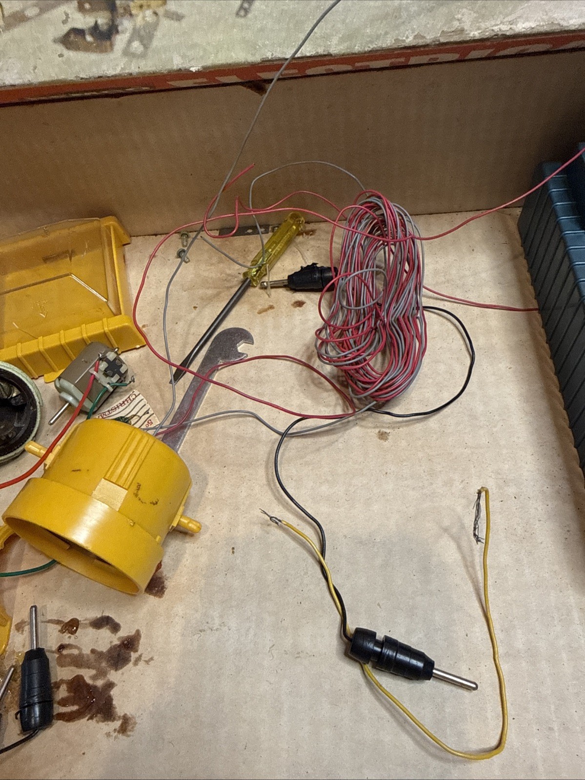 Remco Electrical Workshop Toy Building Kit Untested