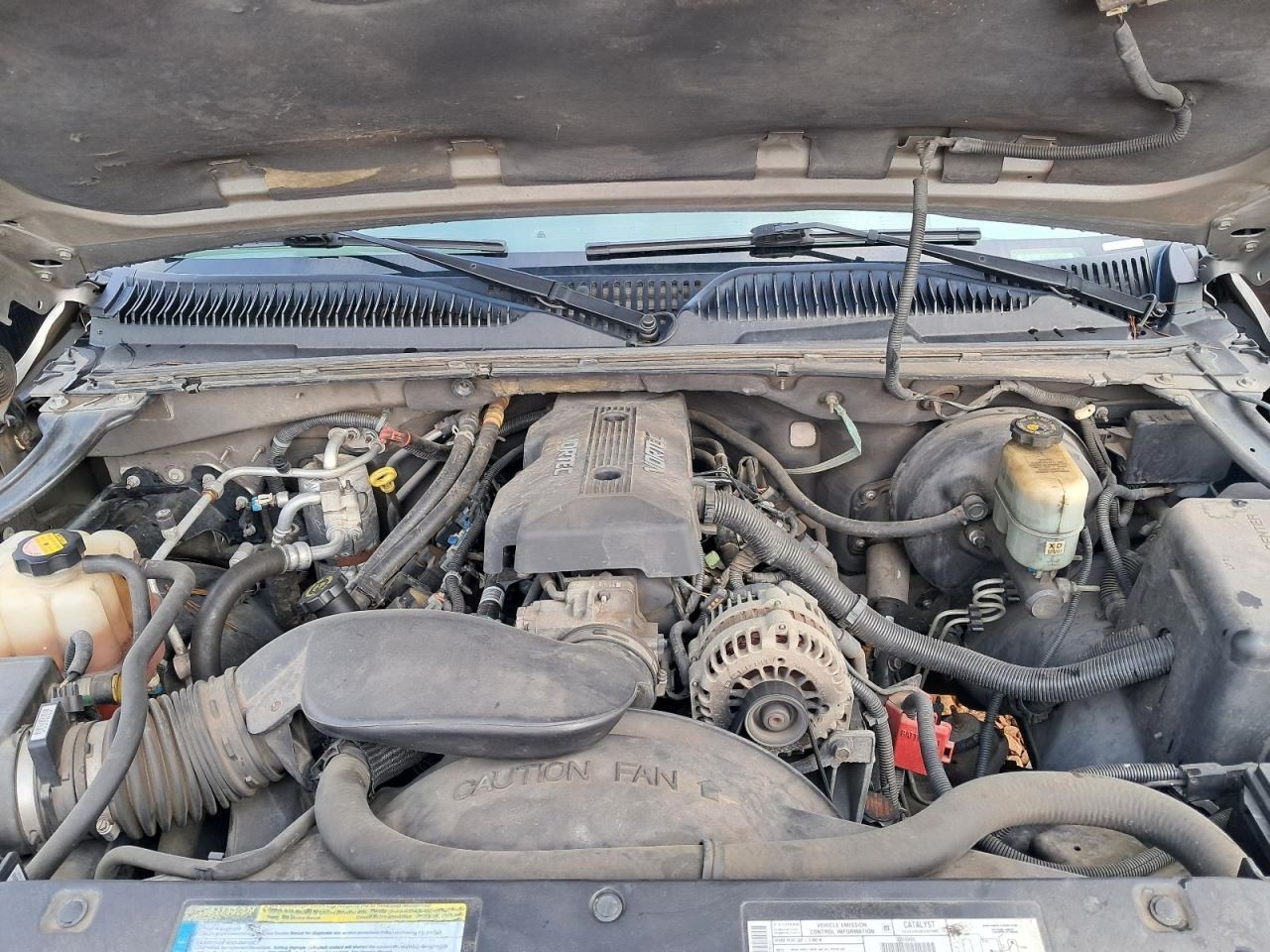 YUKON 2000 Glove Box 4779662