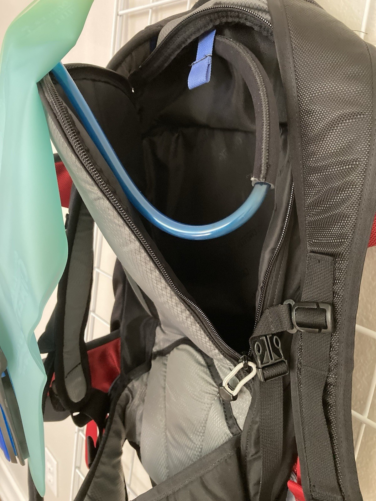 Camelbak Snobound Hydration Backpack 100 Ounce 3 Liter Bladder-New-Black-Red