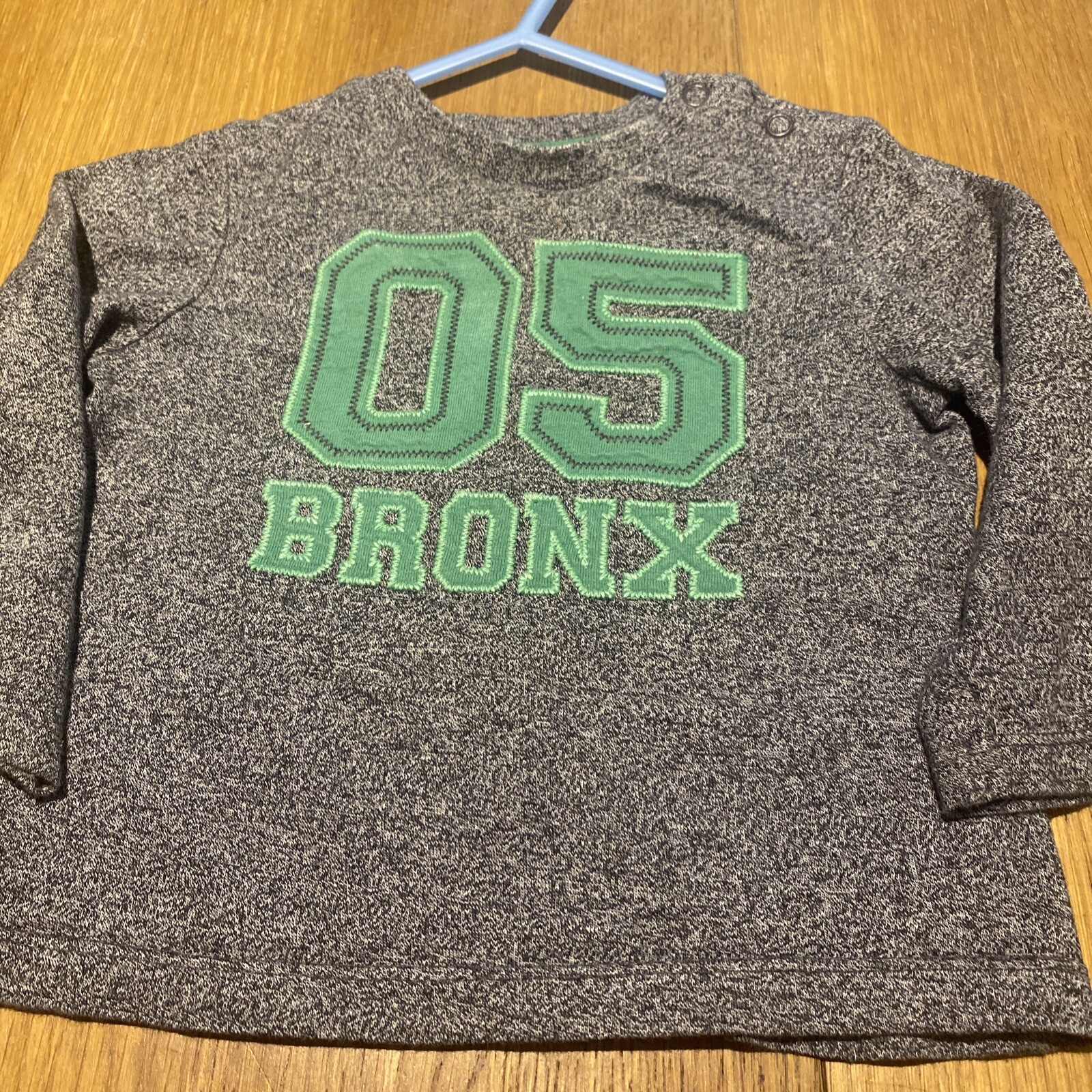 baby boys clothes 6-9 months F&F grey cotton speckled 05 bronx long sleeve top