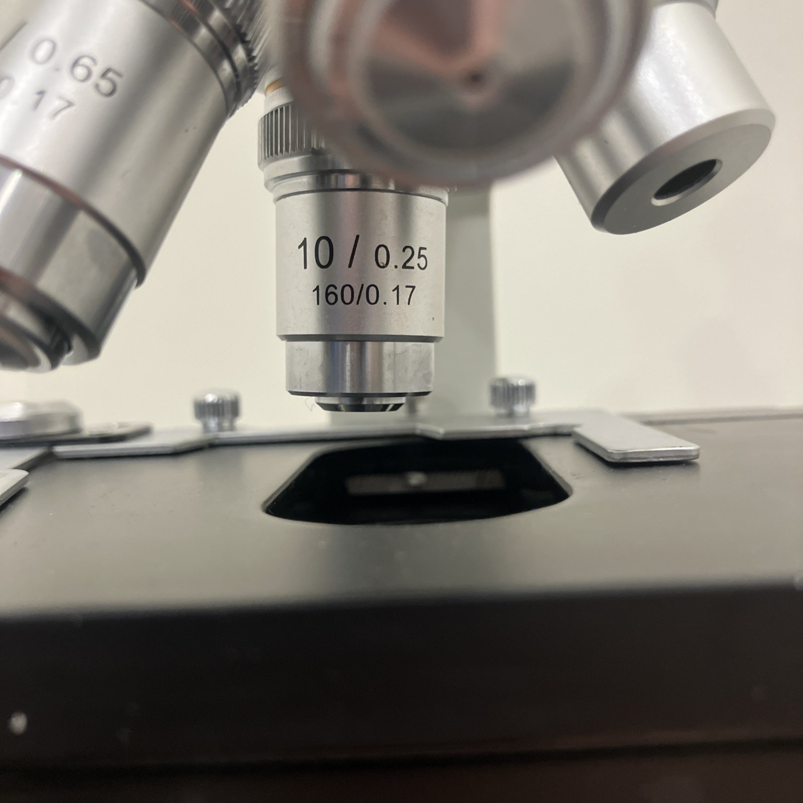 Omax M82E Compound Light Microscope w eyepieces and power cord