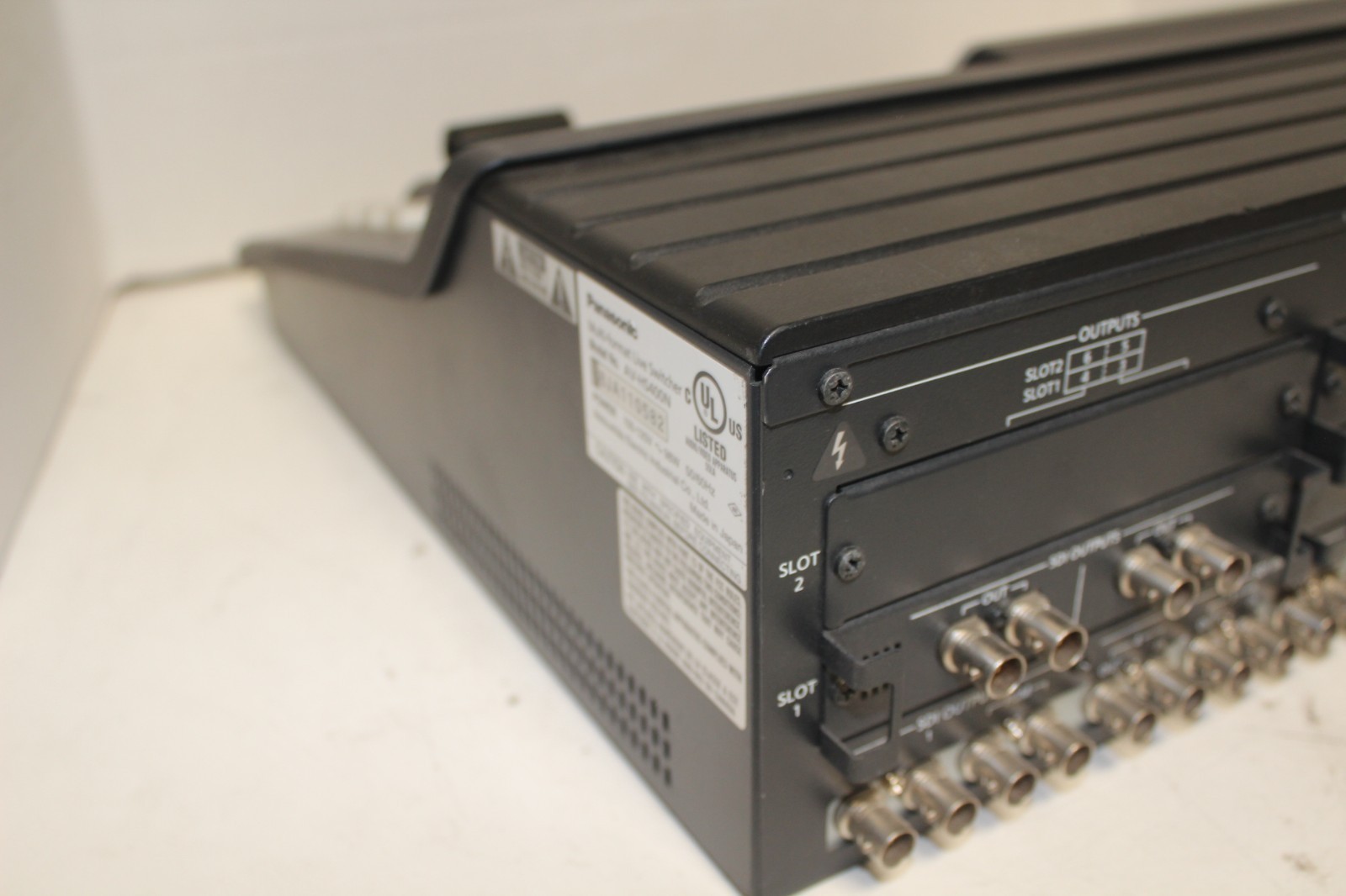 PANASONIC AV-HS400N Multi Format Live Switcher *Powers on