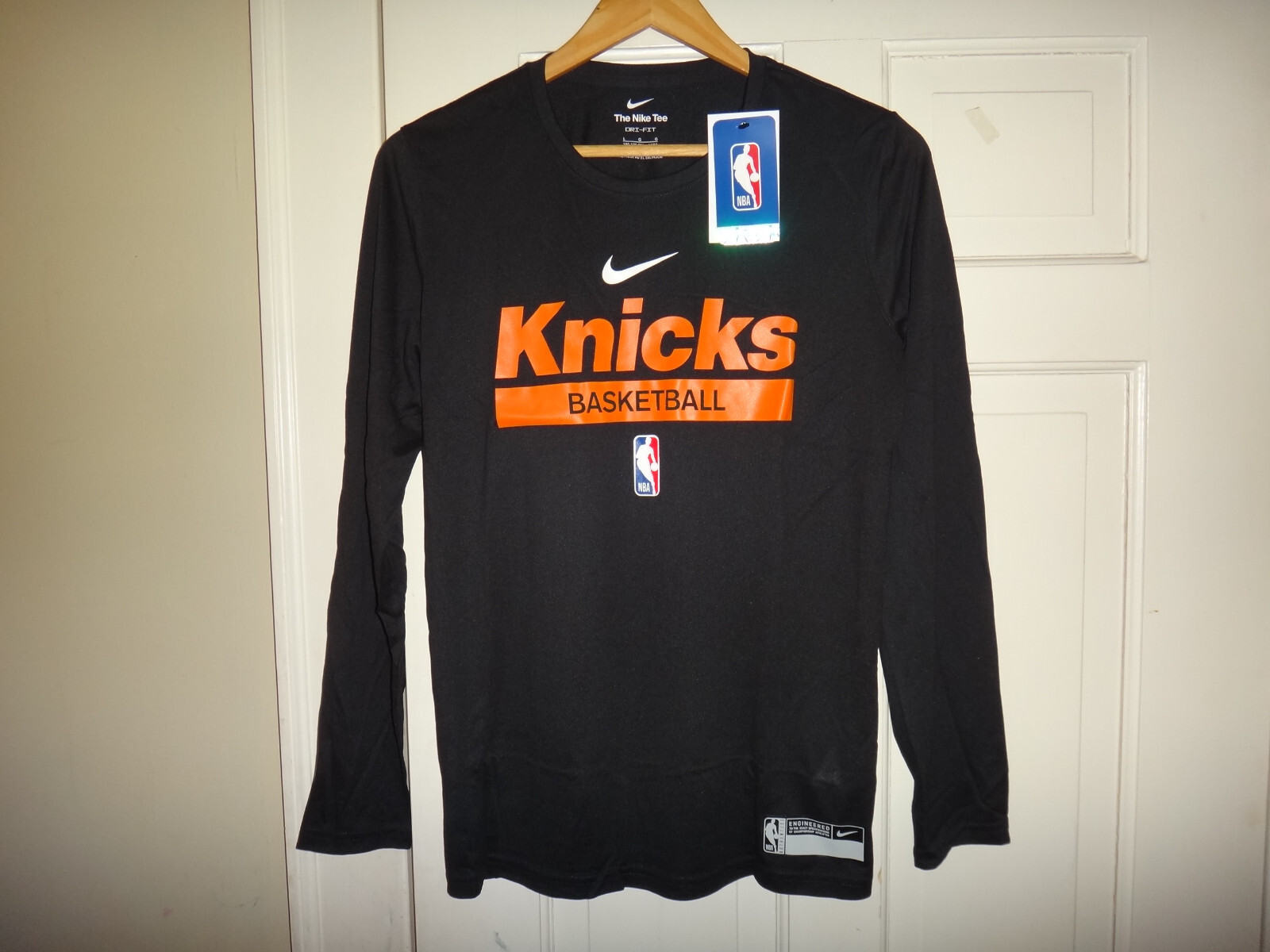 Youth New York Knicks Nike Dri-FIT NBA Long Sleeve T-Shirt NWT