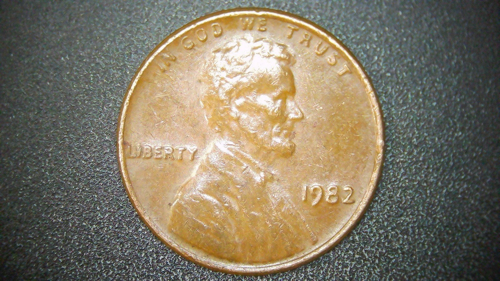 1982 P Lincoln Cent . Cracked Die On Reverse.3.1 Gm Copper..