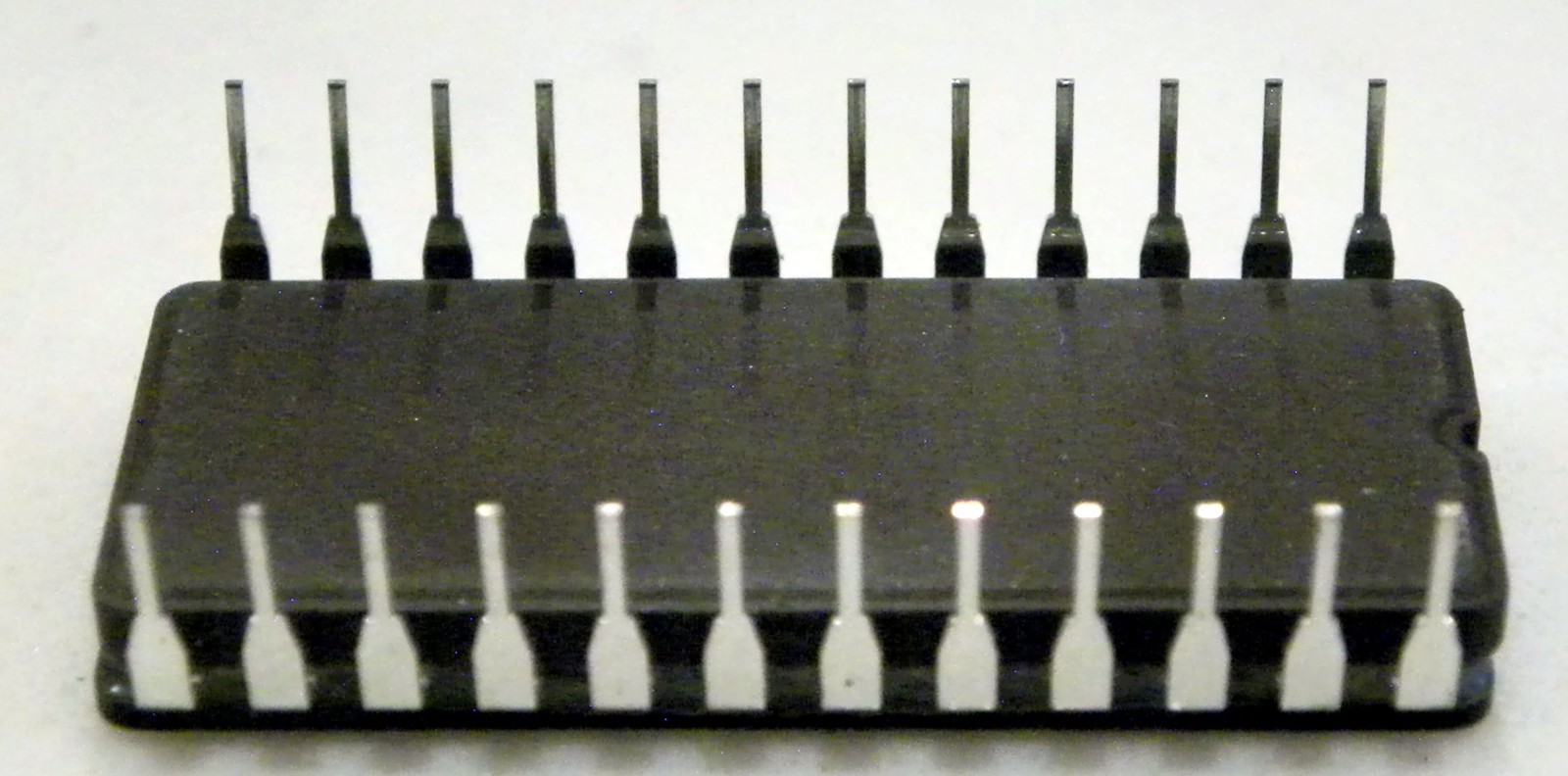 Fujitsu MB7132E 8Kbit Memory 1Kx8 PROM IC Programmable Schottky ROM DIP-24