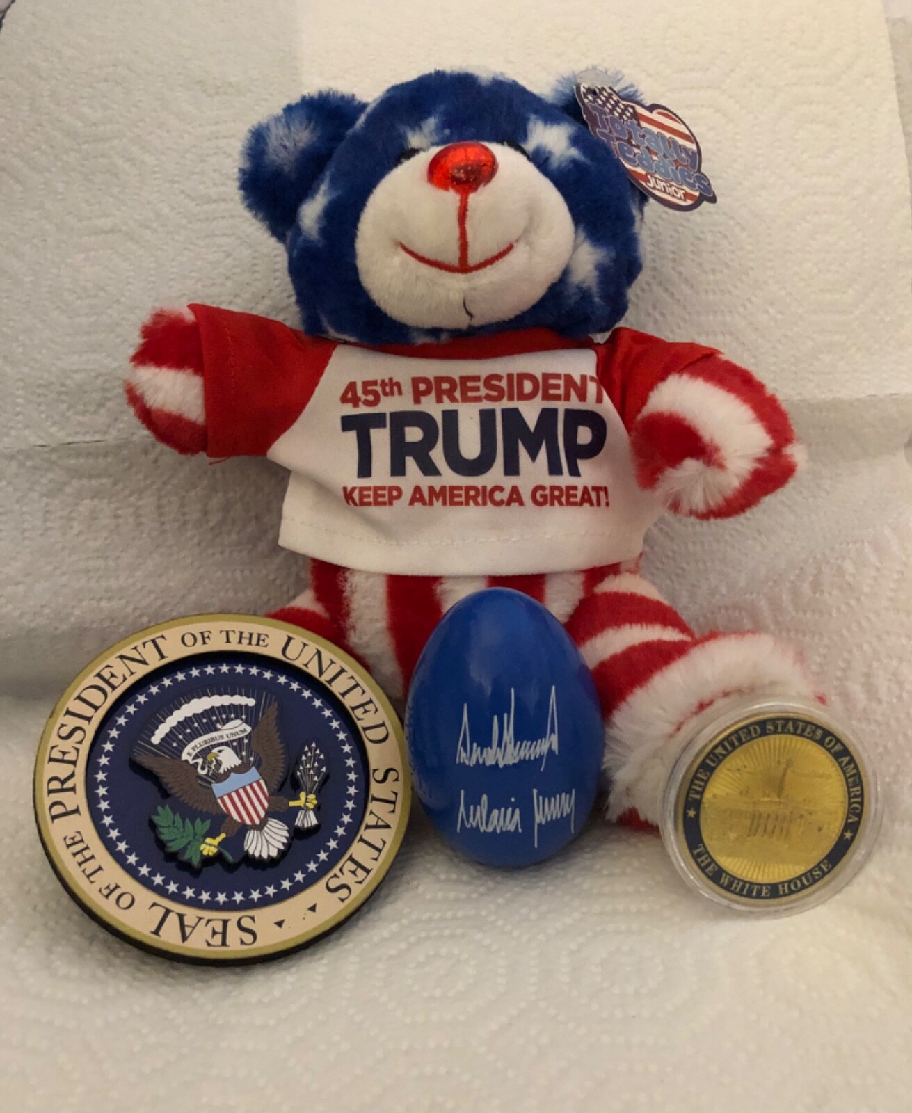 3 TRUMP = GOLD 2018 EASTER EGG + WHITE HOUSE CHALLENGE COIN + MAGNET REPUBLICAN