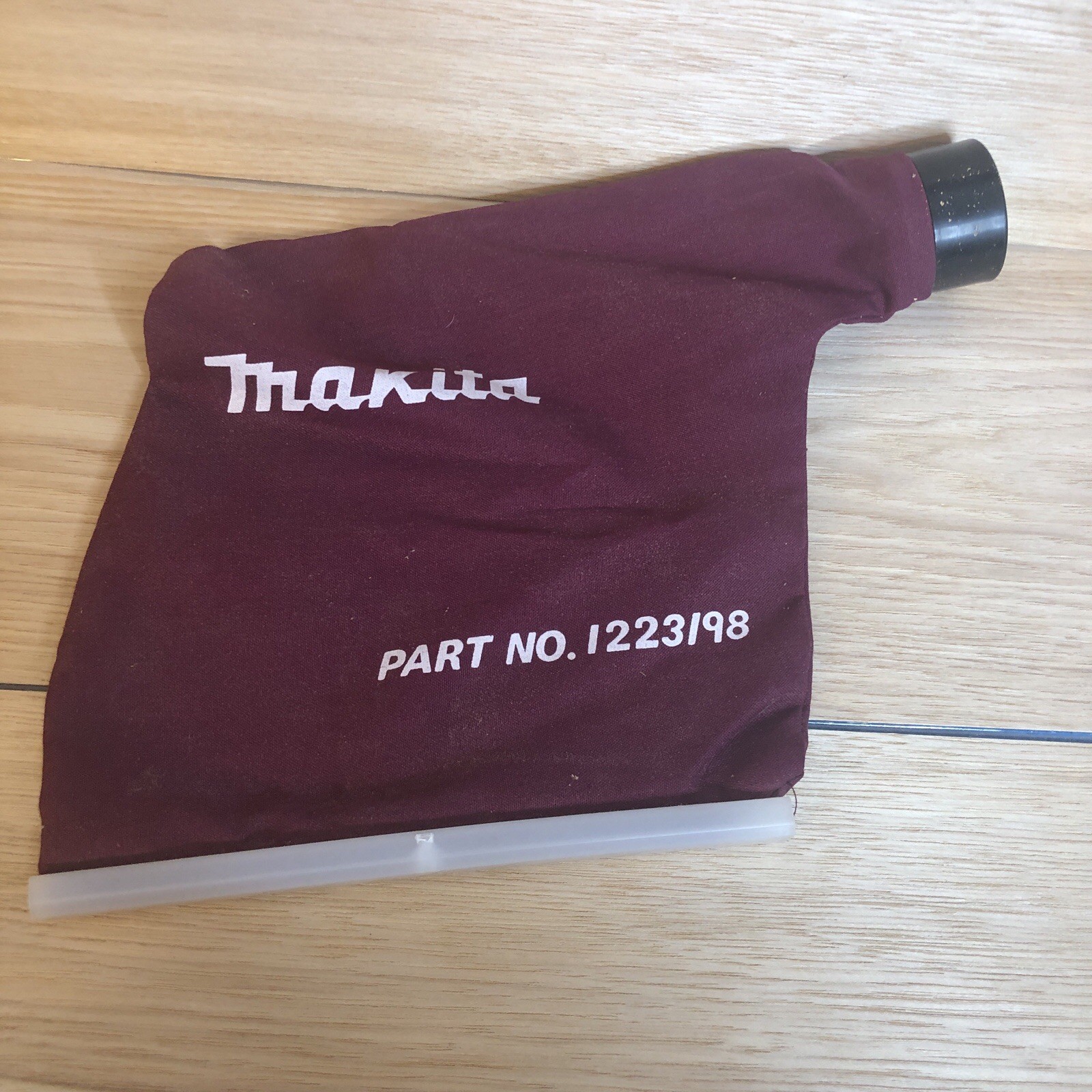 Makita Dust Bag For Sander, Part: 1223198 ~1.5 Inside diameter, W Closing clip.