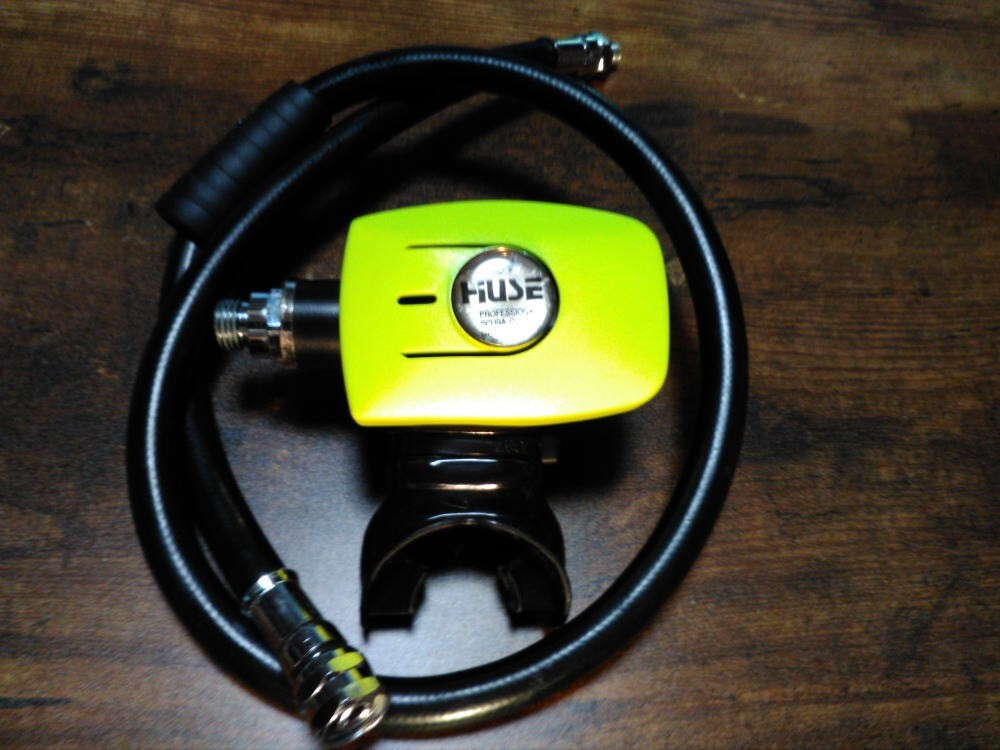 Japan's SCUBA Regulator,HIUSE Safety second stage.