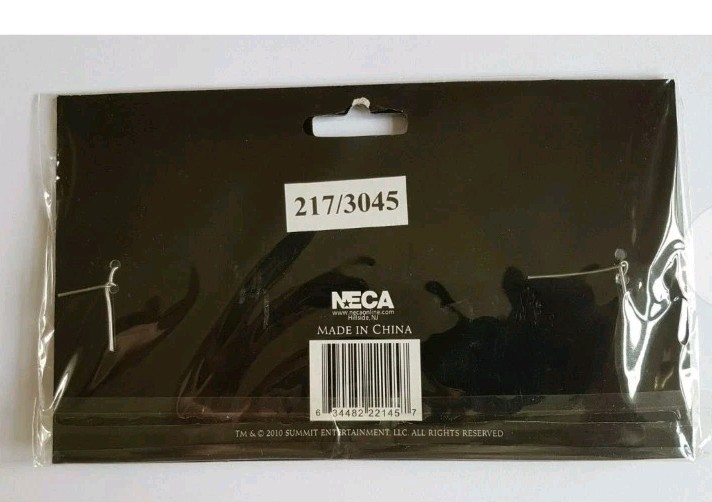 The Twilight Saga Eclipse Bella’s Wolf & Heart Bracelet NECA Replica 2010 New