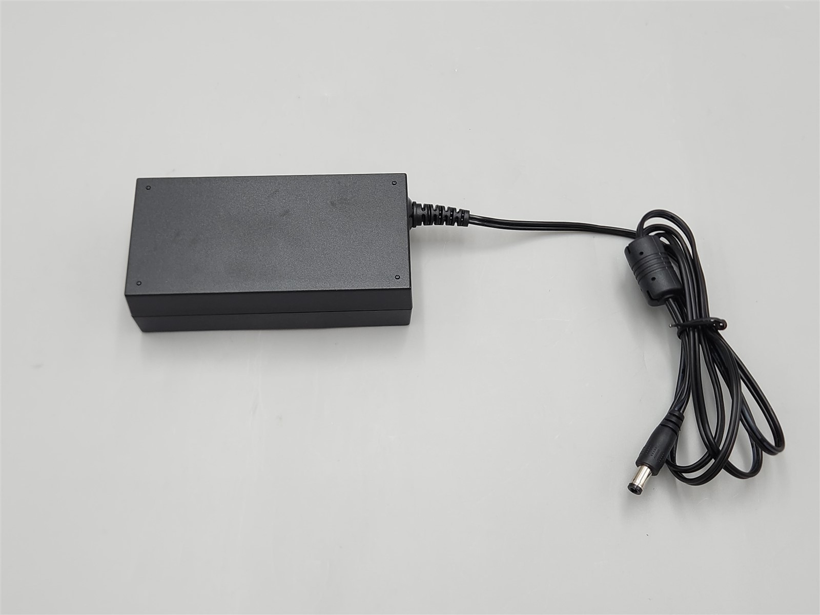 AC Adapter for HOIOTO ADS-65HI-12N-1 12060E 12V 5A 5.5MM 2.1MM