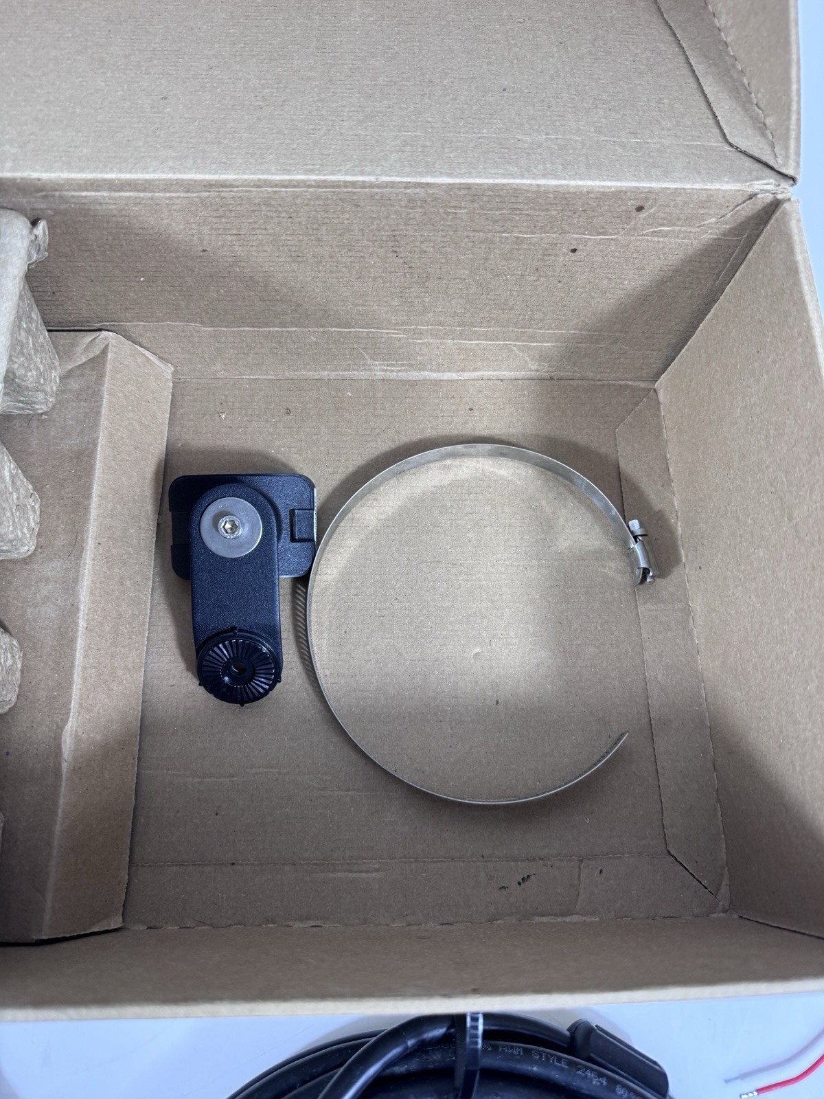 Lowrance Active Target 1 Sonar System with Transducer And Modules And Cables