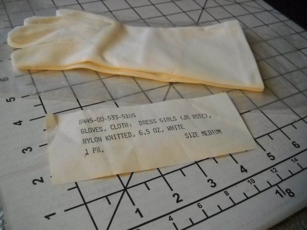 Girls JR ROTC Dress Gloves. M. New. 8445-00-522-5105