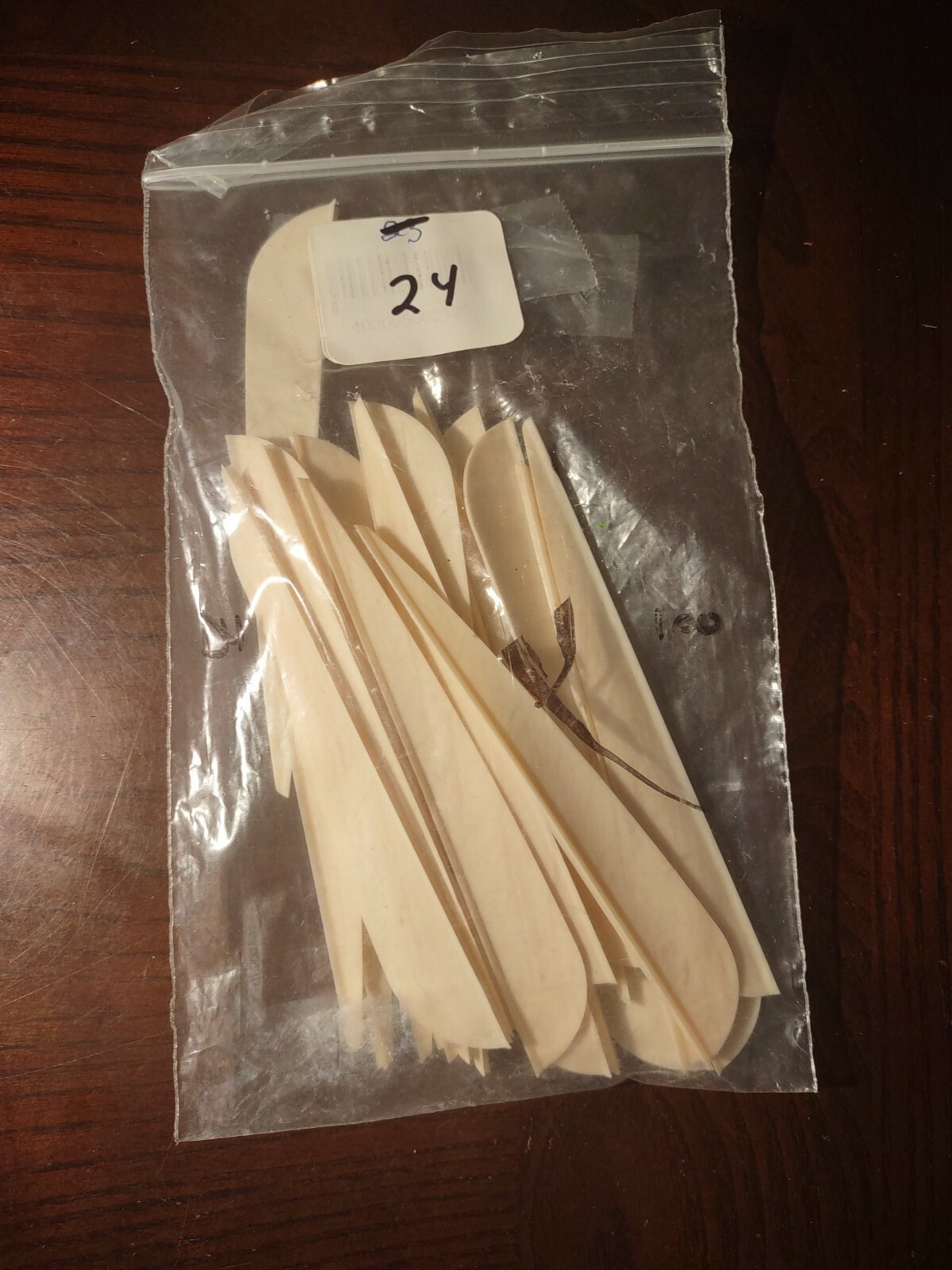24 Beige Fletches Vanes