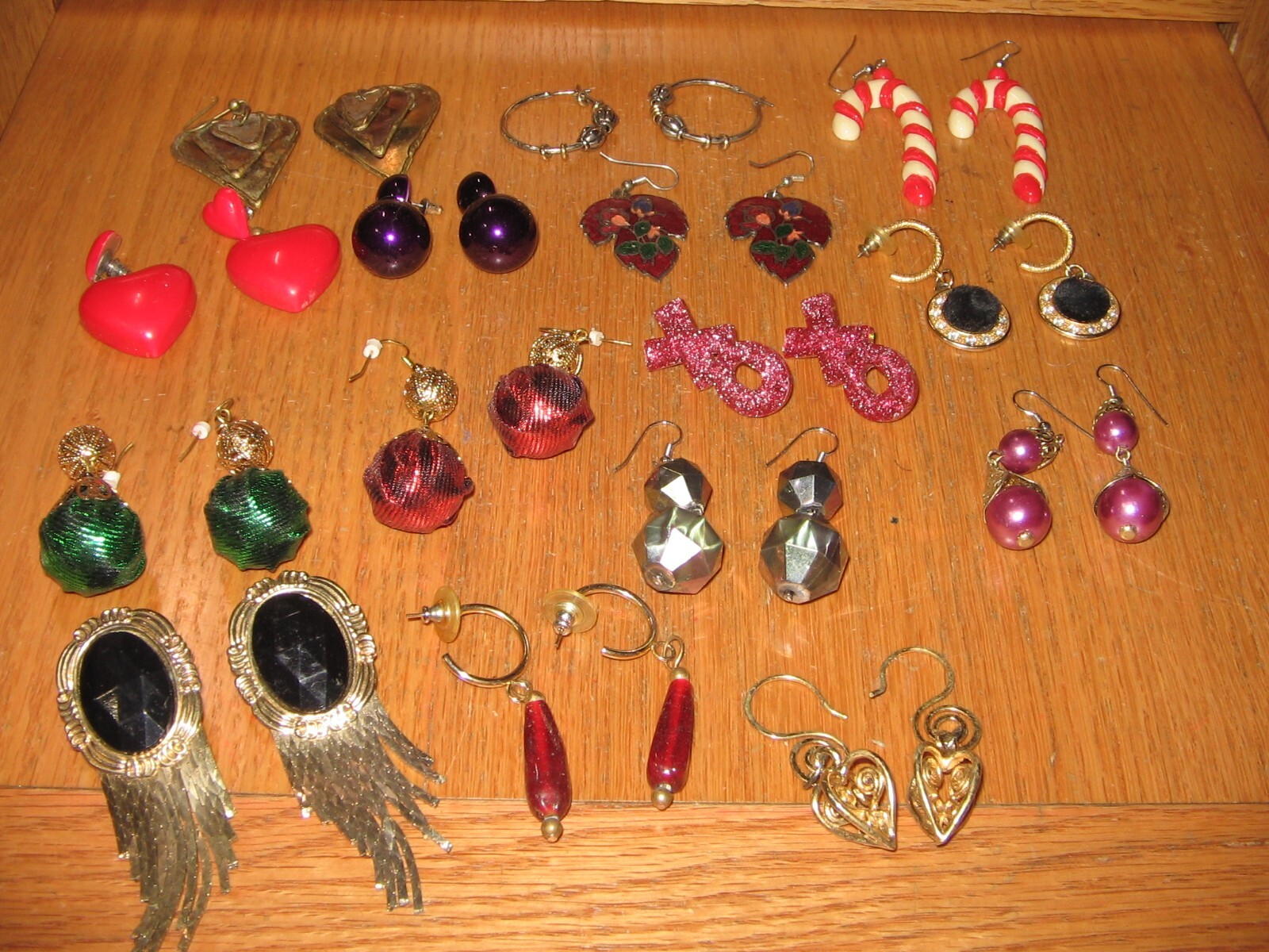 LOT 15 PAIR OF FASHION JEWELRY PIERCED EARRINGS ASSORTED STYLES AND TYPES