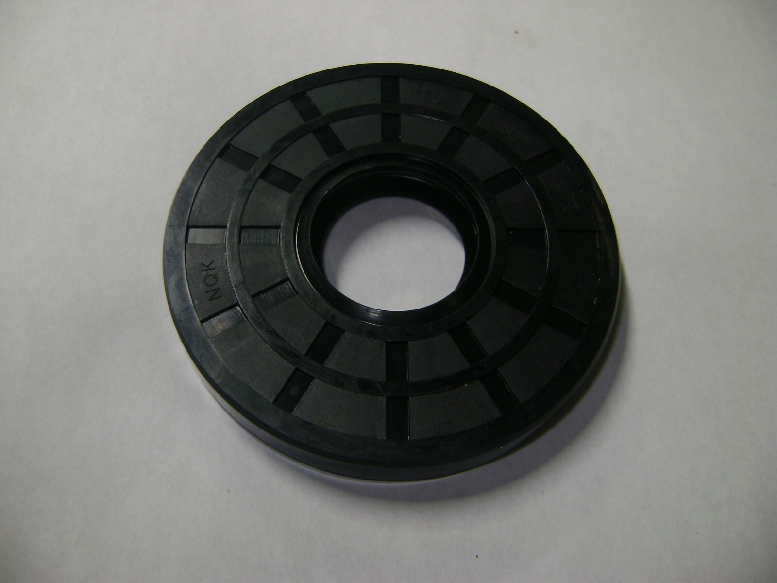NEW TC 26X72X10 DOUBLE LIPS METRIC OIL / DUST SEAL 26mm X 72mm X 10mm
