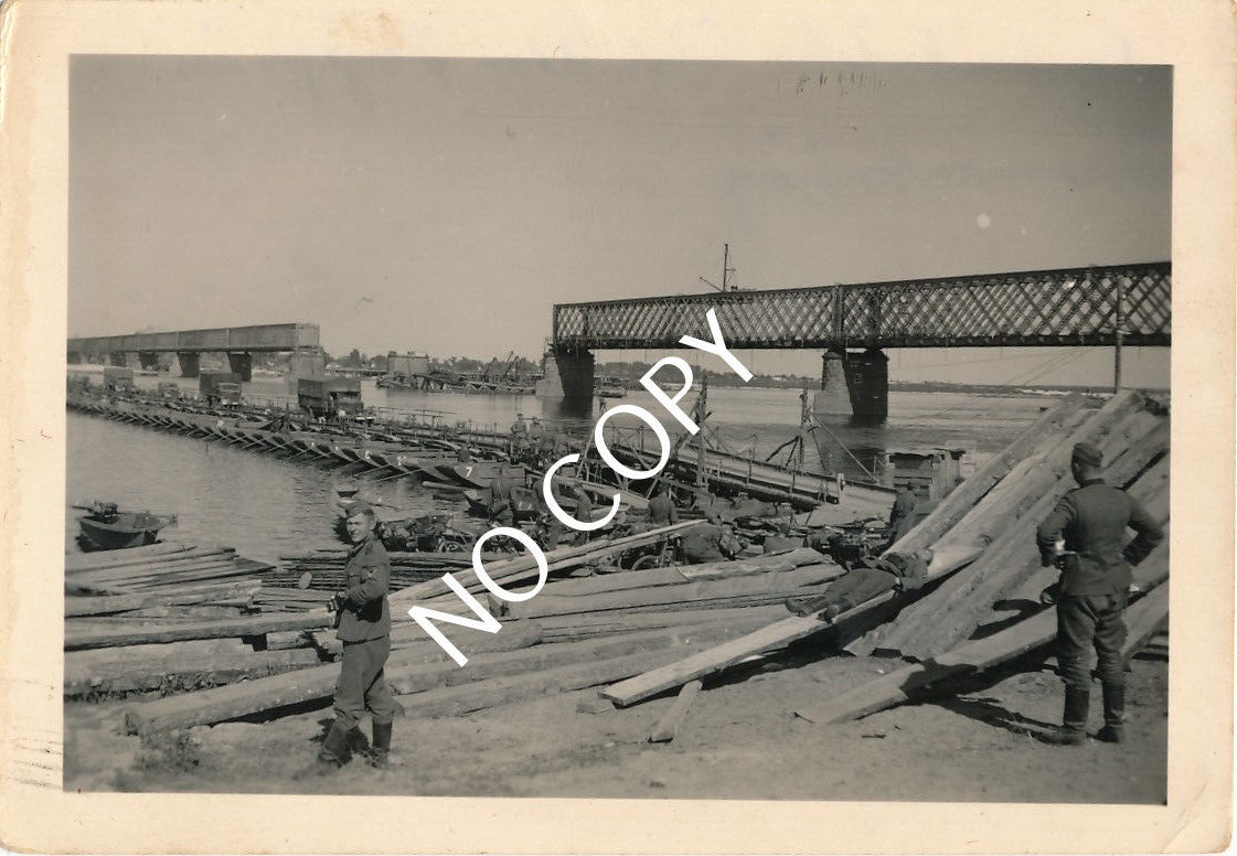 Photo WK2 Pontoon Bridge Over River Dnieper Near Kremenchuk X173