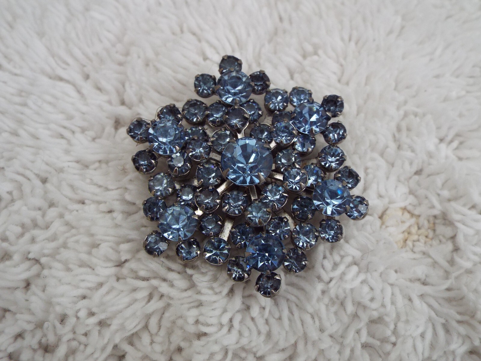 Silvertone Blue Rhinestone Pin (A18)