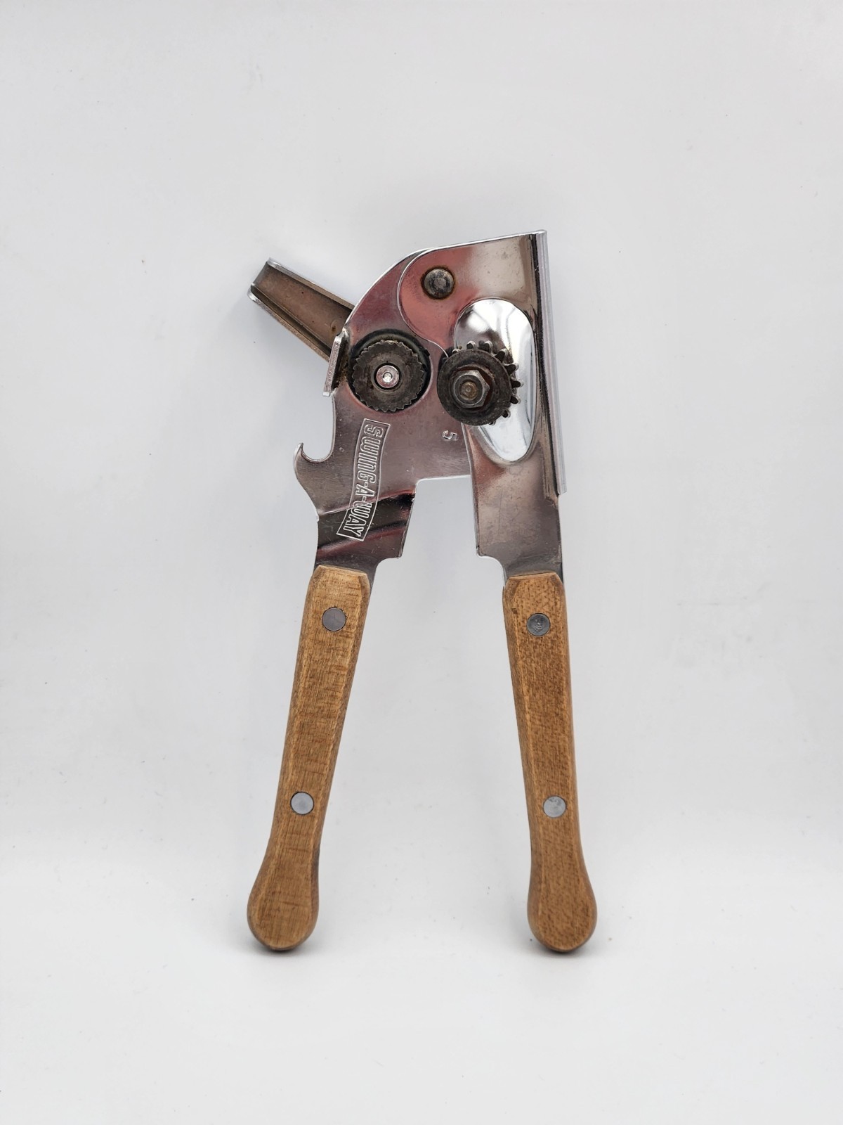 SWINGAWAY Manual Can Opener Vintage 80’s RARE Wood Handles Heavy Duty USA