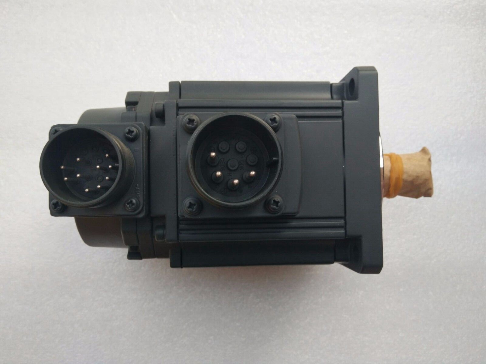 New in Box Mitsubishi HC-RFS103K Servo Motor