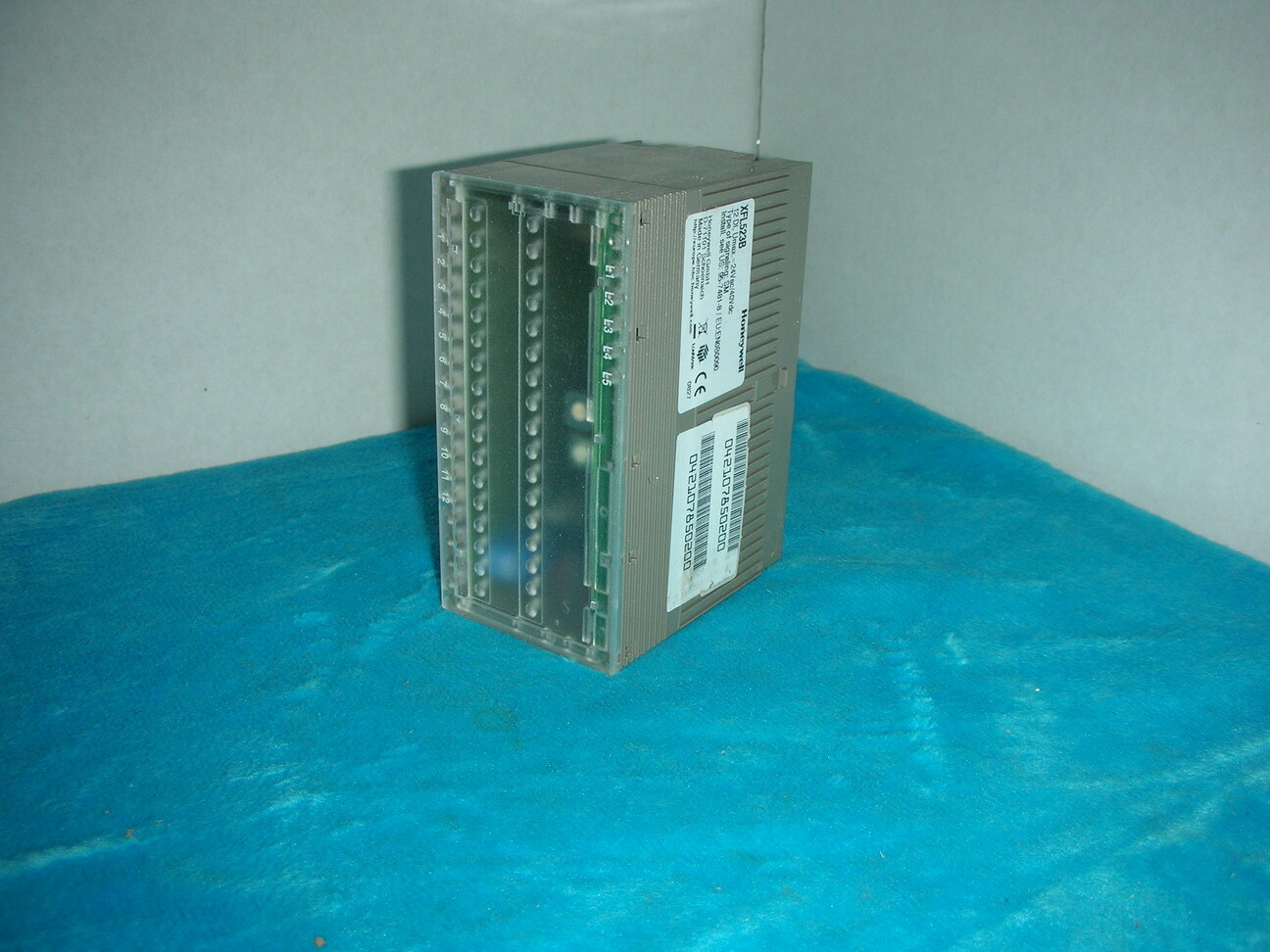 1PC USED  Honeywell  XFL523B
