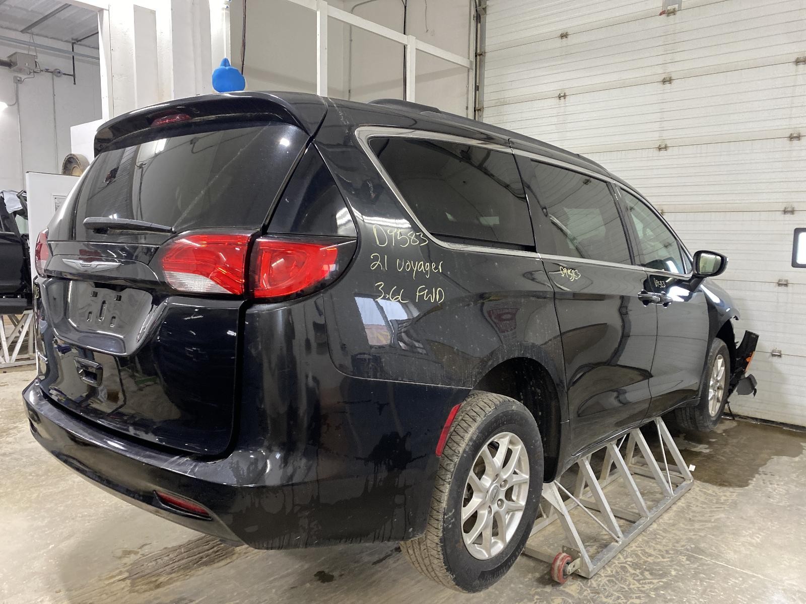 Used Floor Jack fits: 2021 Chrysler Voyager Grade A