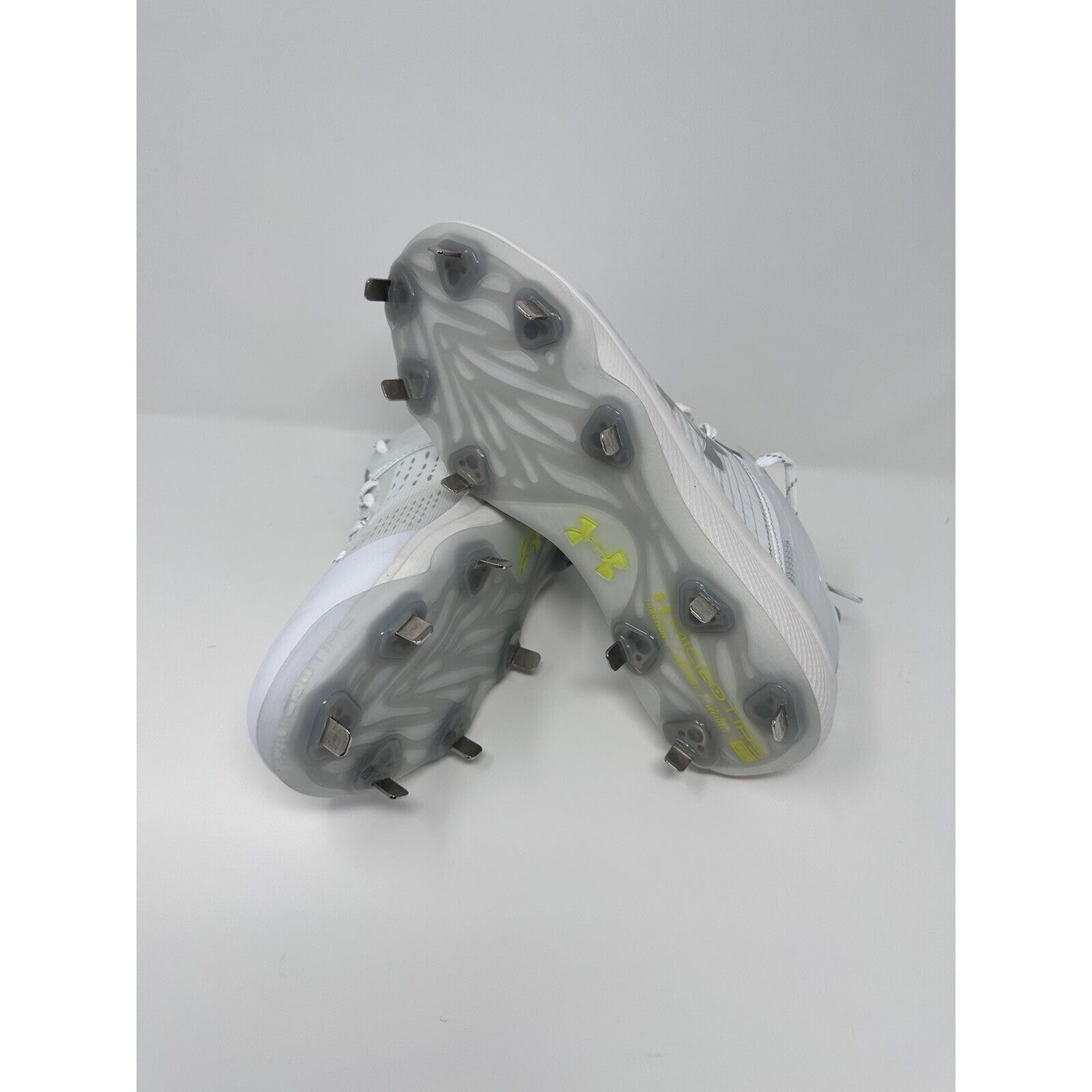 NWT Men's Under Armour Yard Low MT Baseball Cleats 3025592-100 White Size 8.5