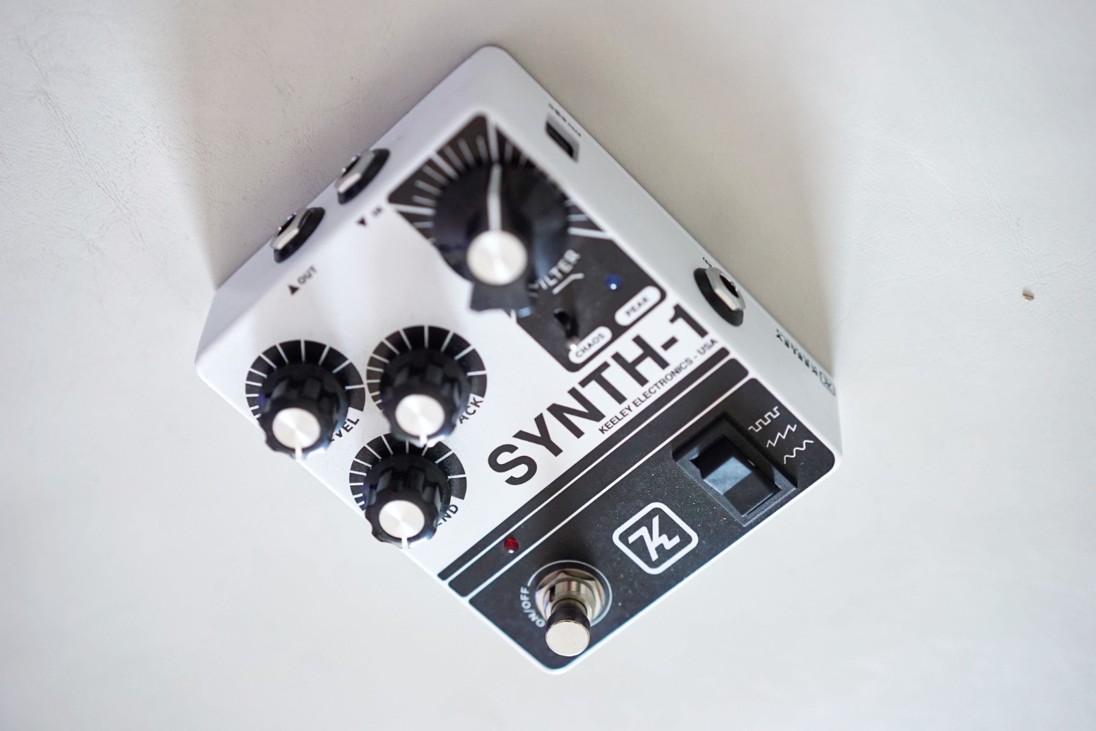 KEELEY SYNTH-1 Reverse Attack Fuzz Wave Generator Pedal Ltd Edition White RARE
