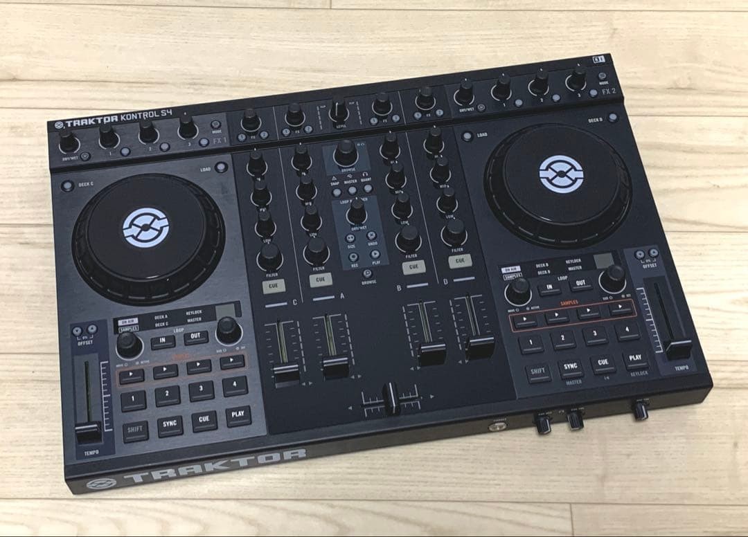 Native Instruments Traktor Kontrol S4 DJ Controller Midi Turntable With  case