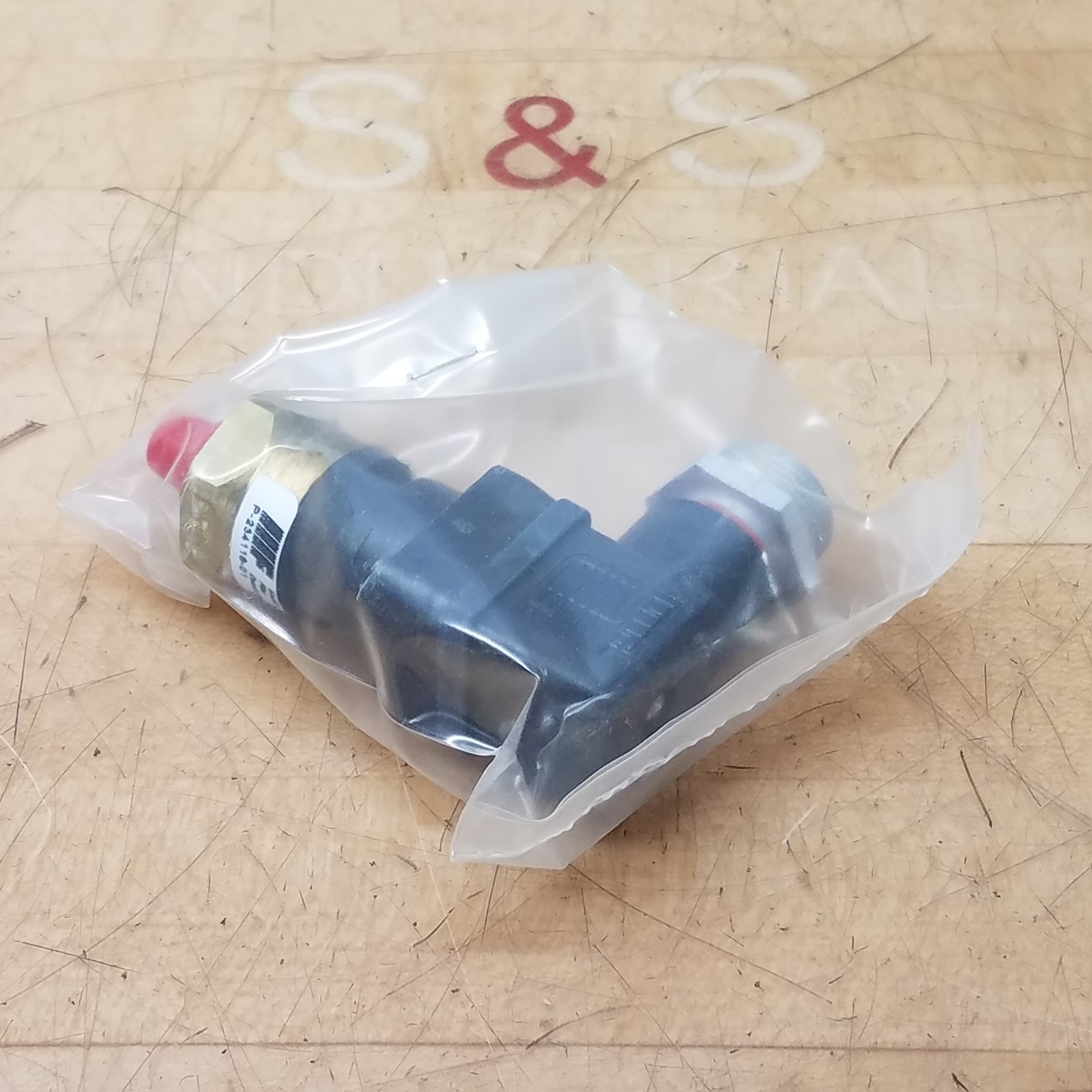 Western Filter P-234118-01 Din Switch, 35PSI - NEW