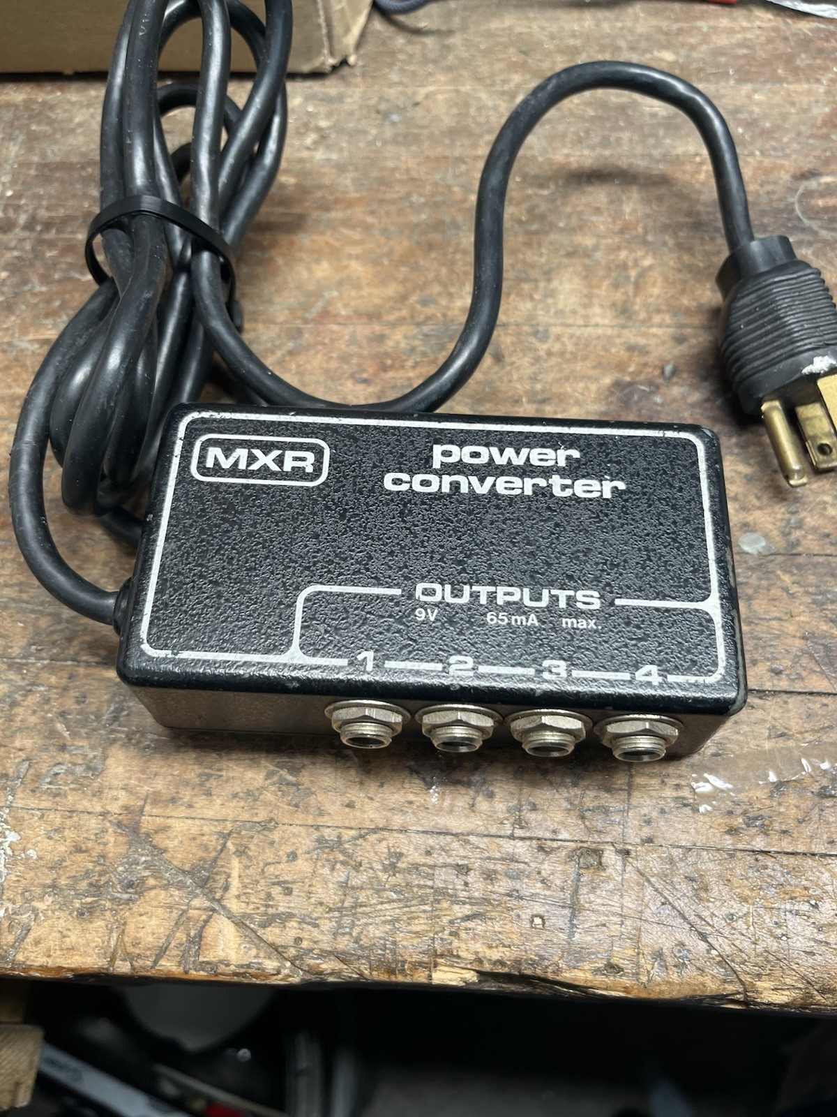 MXR 1980'S Power Converter Effectors (For Guitar And Bass) 9V 65mA Outputs