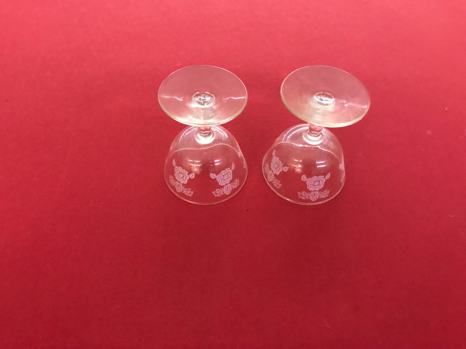 2 FLOWERED CHAMPAGNE GLASSES