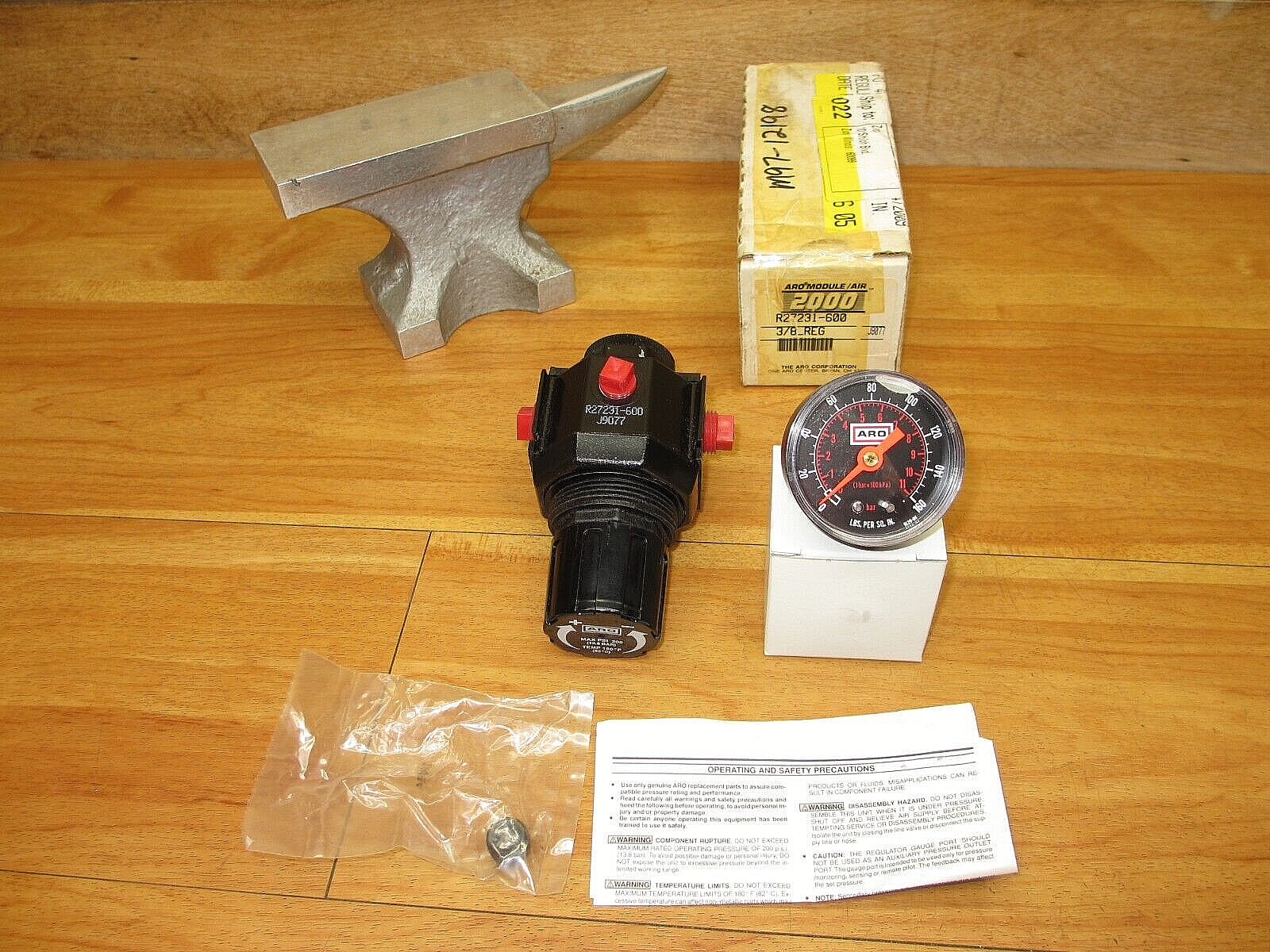ARO R27231-600 *NEW* Pneumatic Regulator Air 3/8" w/ Gauge