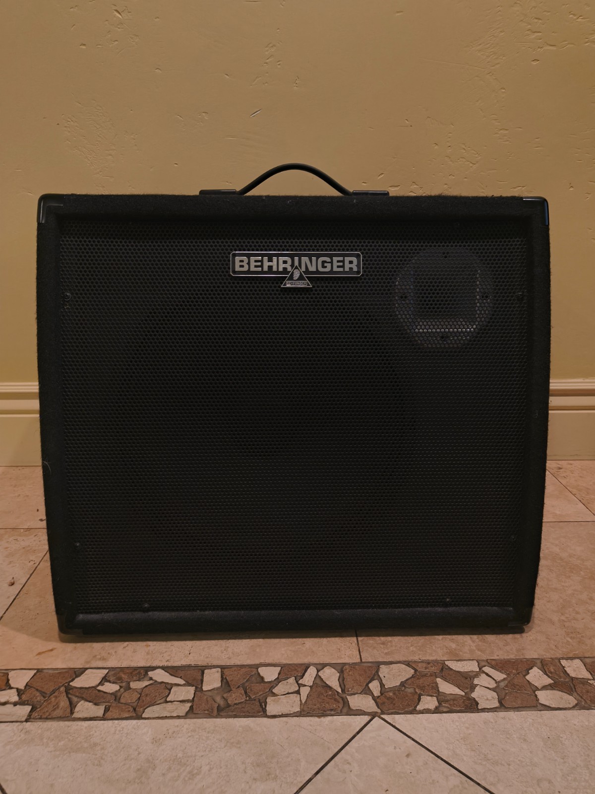 Behringer Ultratone K900FX 90W 3-Channel Keyboard Instrument Amplifier