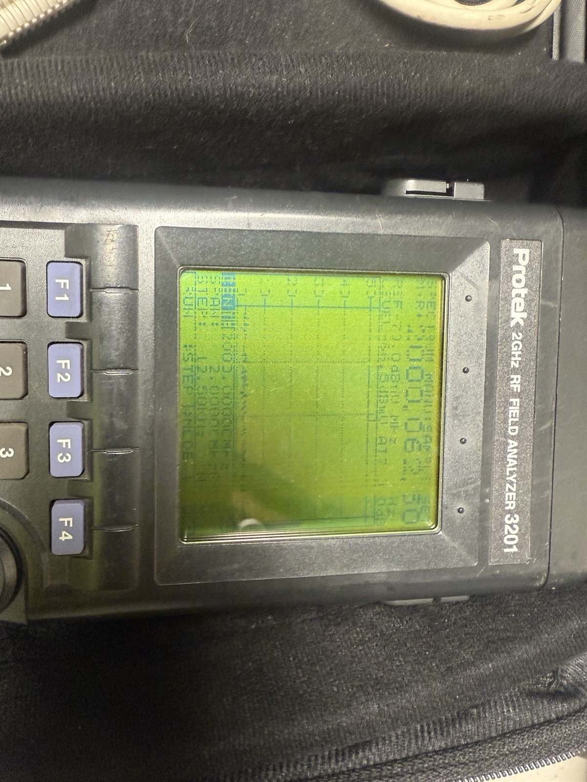 Protek 3201 2GHz Hand-Held RF Field Strength Analyzer - FOR PARTS / NOT WORKING