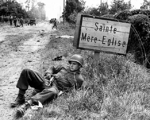 U.S. Soldier with M1 Carbine, St. Mere-Eglise, D-Day 8x10 WWII Photo 981