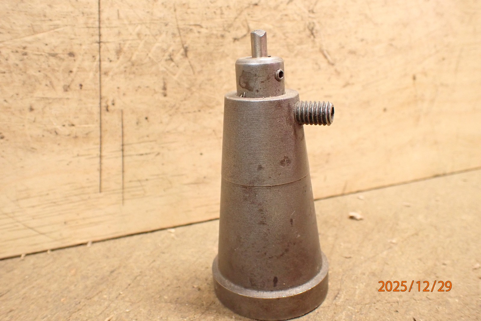 LOT 582A: SMALL WHEEL DRESSER FIXTURE FOR SURFACE TOOL CUTTER GRINDER GRINDING