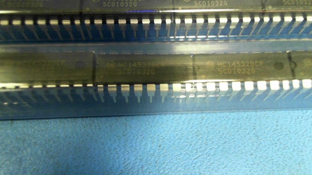 New (10pcs) MC14532BCPG ONSEMI IC Logic