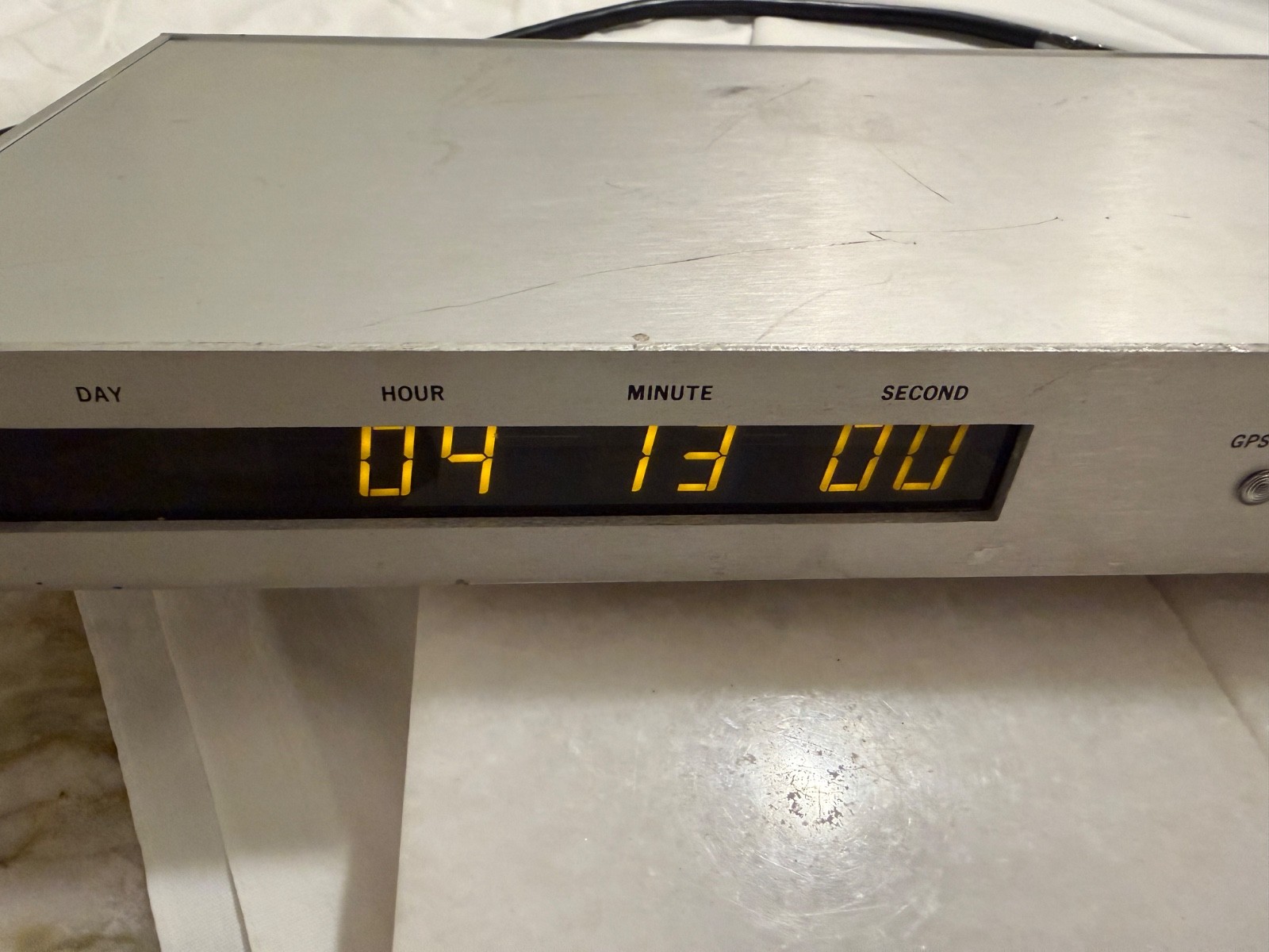 ESE ES-185A GPS MASTER CLOCK ( WORKS / ex )