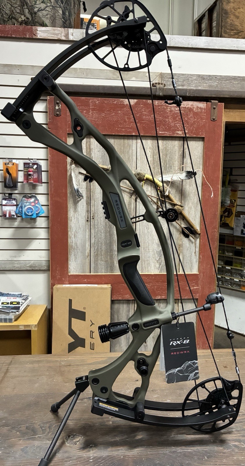 2024 Hoyt RX-8 Carbon Wilderness Green/Black
