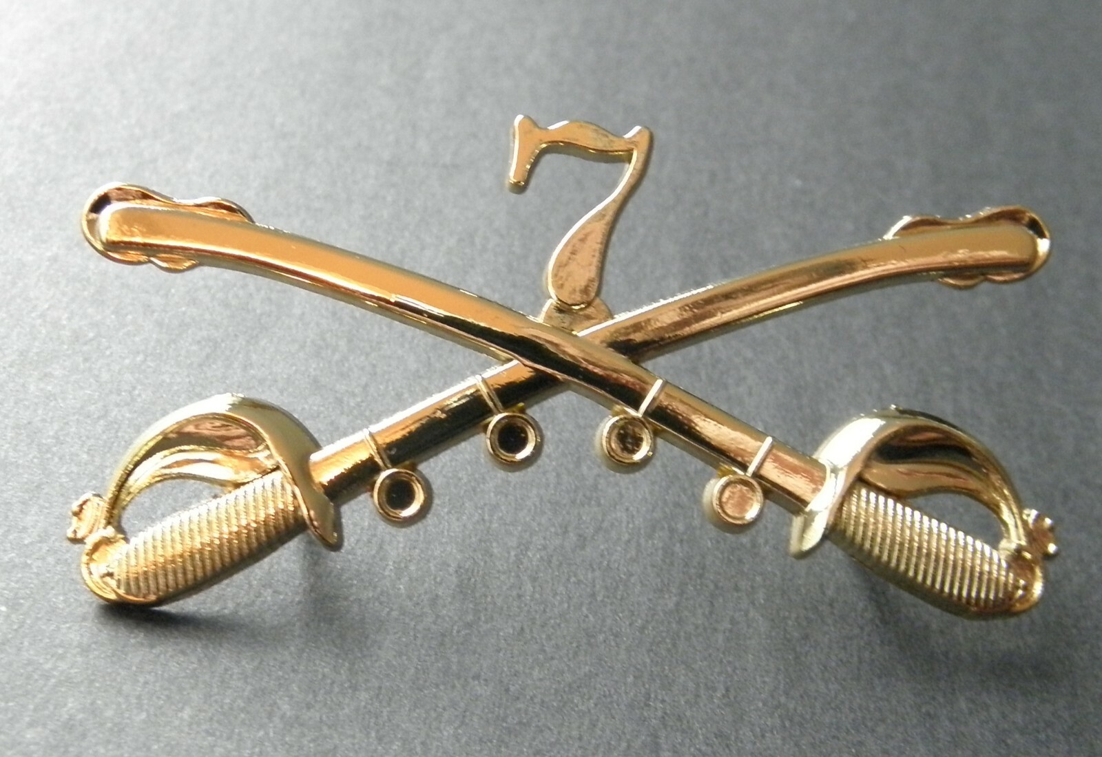 US ARMY 7TH CAVALRY REGIMENT GARRY OWEN SWORDS LARGE PIN BADGE 2.25 INCHES