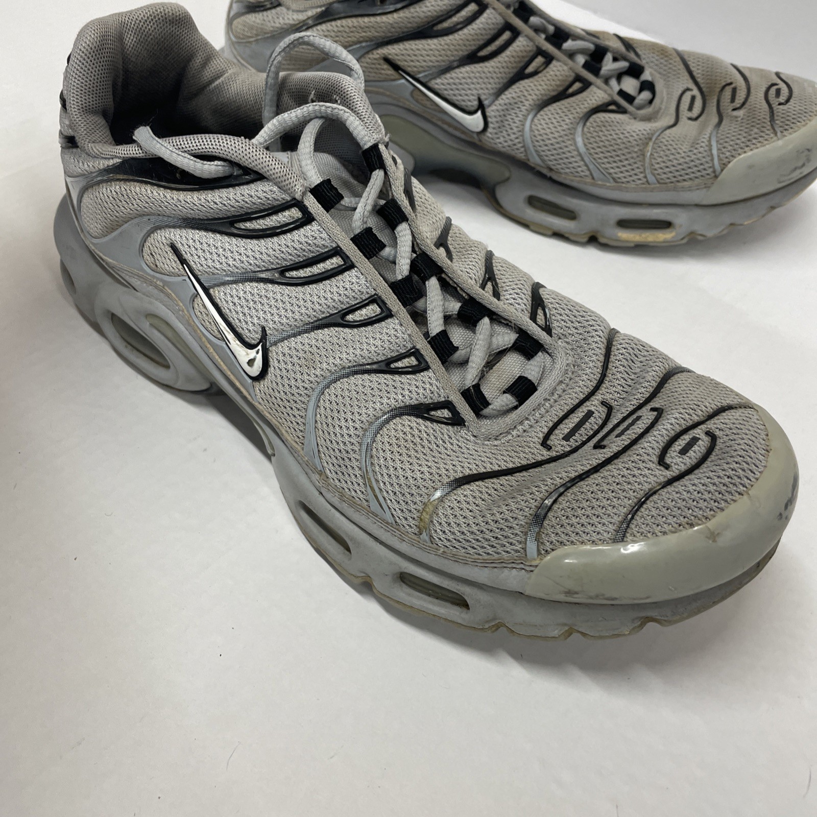 Nike Air Max Plus TN Mens 10.5 Gray Running Shoes Sneakers No Size Tag Read