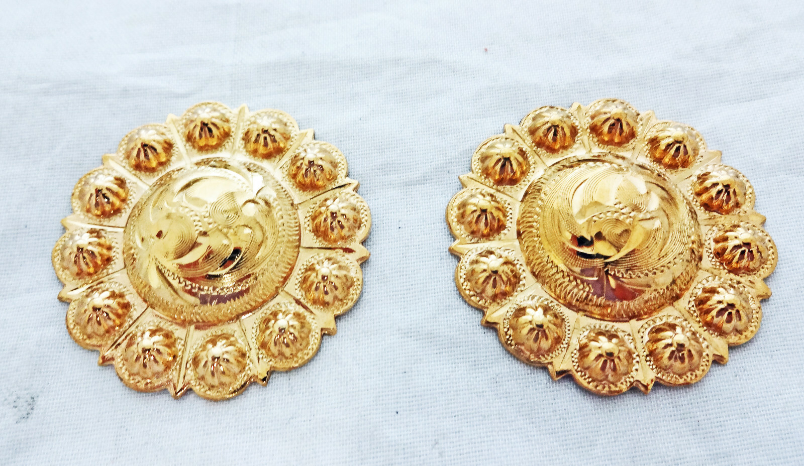 Yuma Berry Brass Conchos Hansen Western Gear Pair Screw Back Horse Tack New