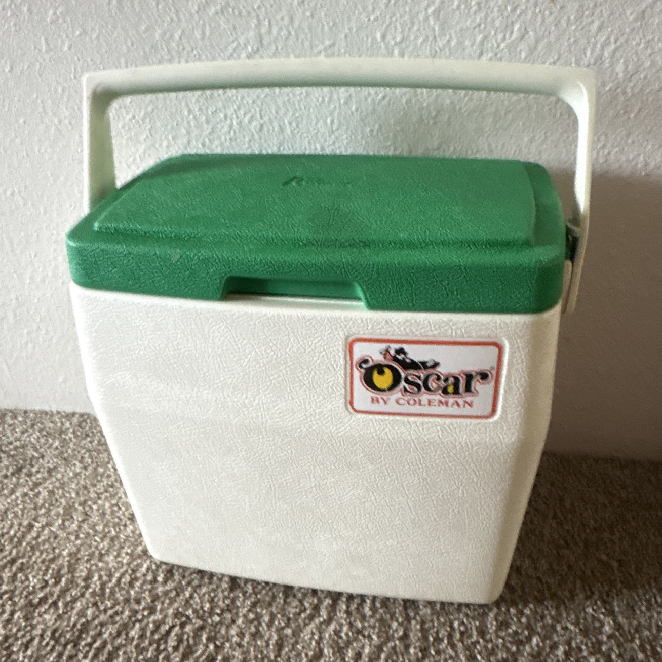 Coleman Oscar Vintage 16 qt Ice Chest Cooler Green/White Handle Cup Holders