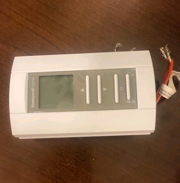 Honeywell TL7235A1003 LineVoltPRO 7000 Non Programmable Thermostat